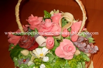 Tort cosulet cu trandafiri roz/basket cake  with pink roses